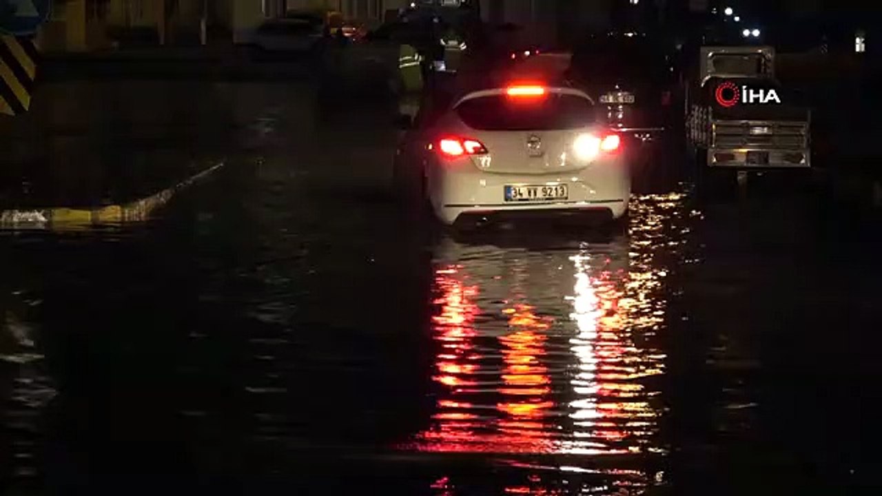 Des maisons et des lieux de travail inondés à c...