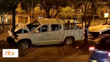 Camioneta impactó contra un árbol en plena avenida Circunvalación