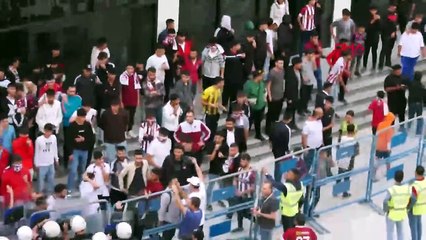 Batman Petrolspor'un otobüsüne taşlı saldırı