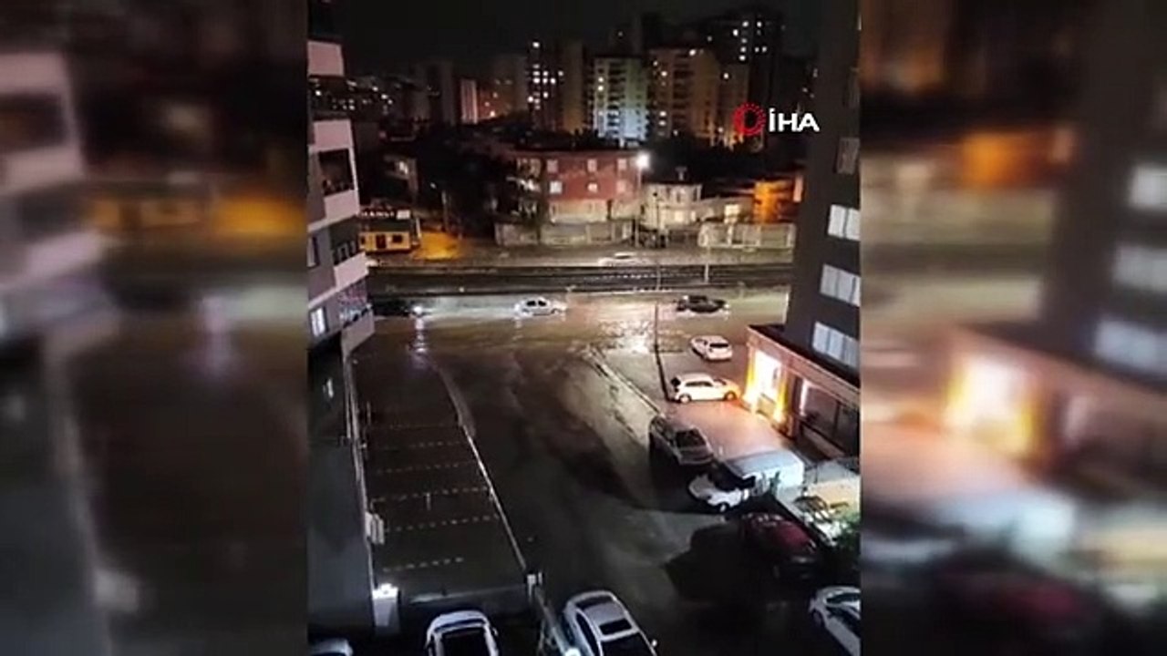 Adana'da Sağanak Yağış Nedeniyle Yollar Sular Altında