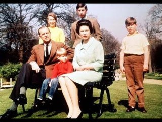 Le prince Andrew n'est pas l'enfant préféré de la reine, affirme le biographe royal