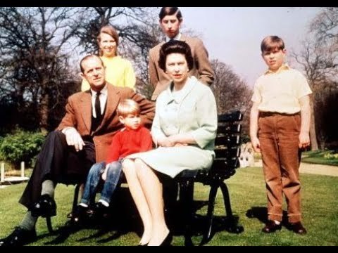 Le prince Andrew n'est pas l'enfant préféré de la reine, affirme le biographe royal