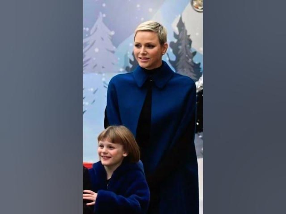 Charlene et Albert de Monaco: apparition sublime avec les jumeaux souhaitant un bon Noël monegasque