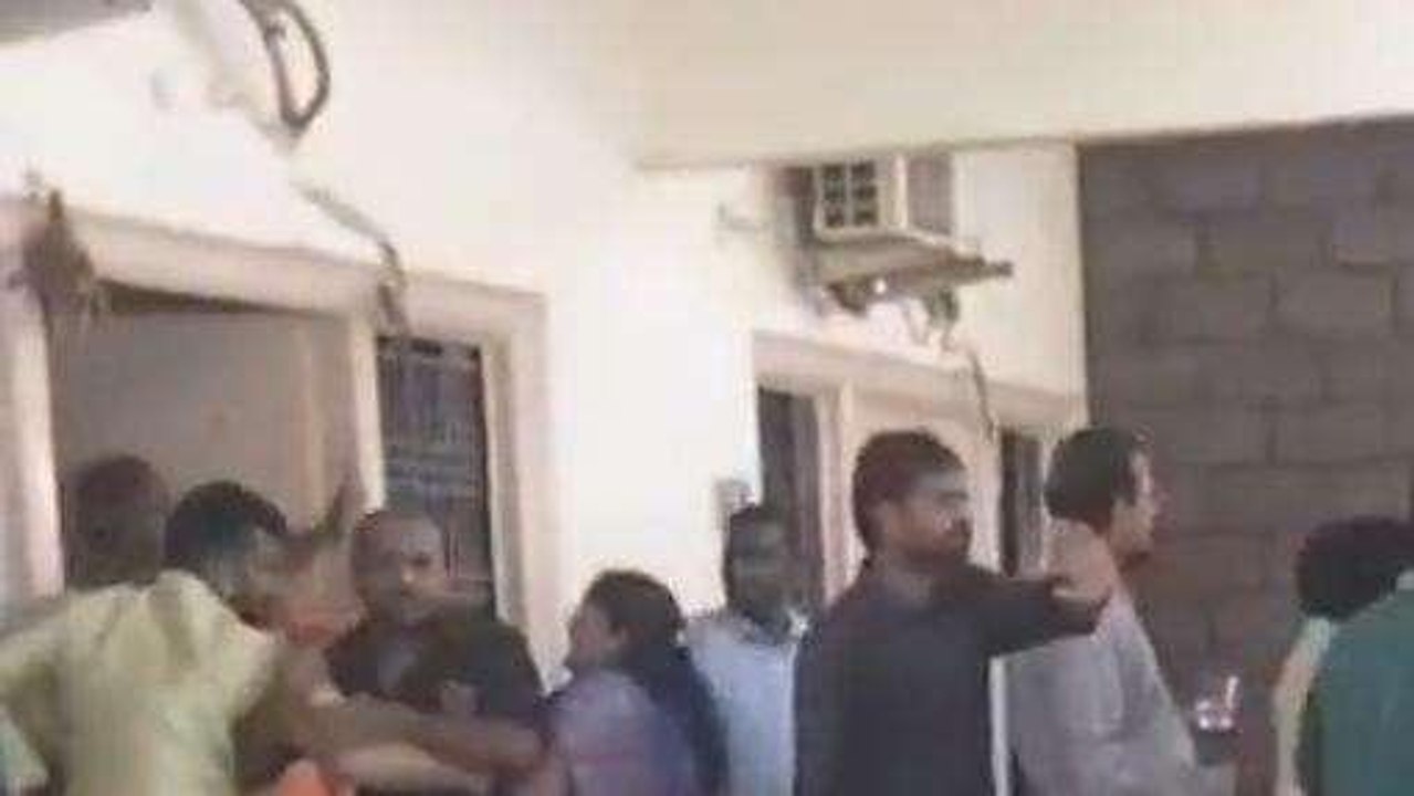 భద్రాద్రి: ఫంక్షన్ హాలులో క్యాటరింగ్ సిబ్బంది బీభత్సం..