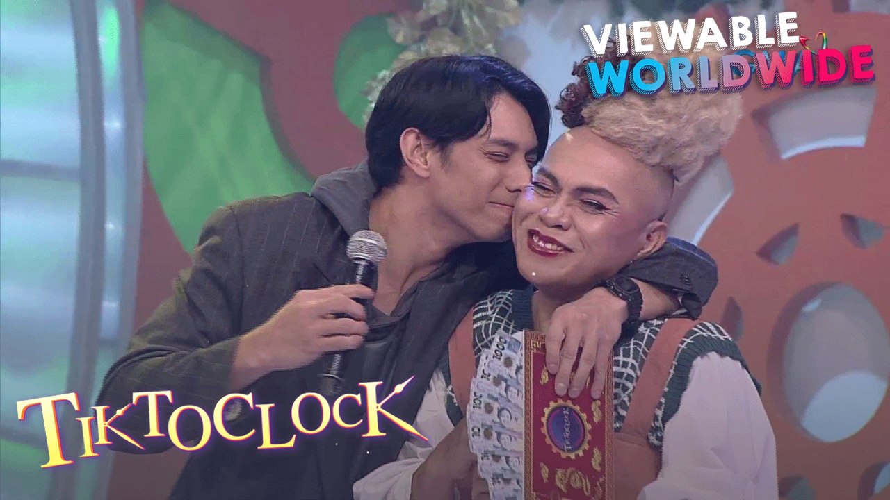 TiktoClock: Luis Hontiveros, may handang HALIK para kay Super Tekla!