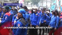 Aksi Massa Buruh Turun ke Jalan Kawal Sidang Putusan UU Cipta Kerja di MK