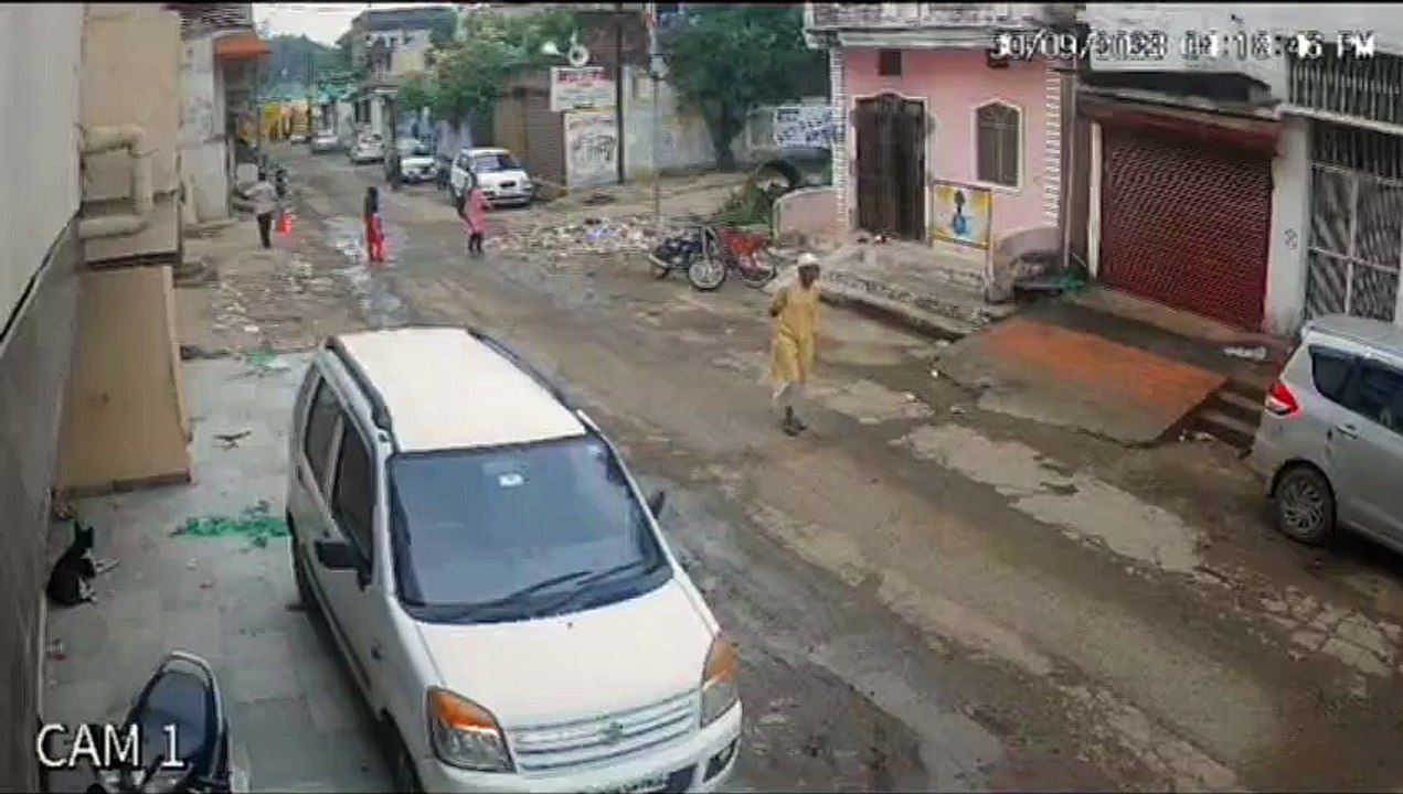 महिला के गले से पल भर में सोने की चैन ले उड़े चोरफोटो एमडीएल-04,05