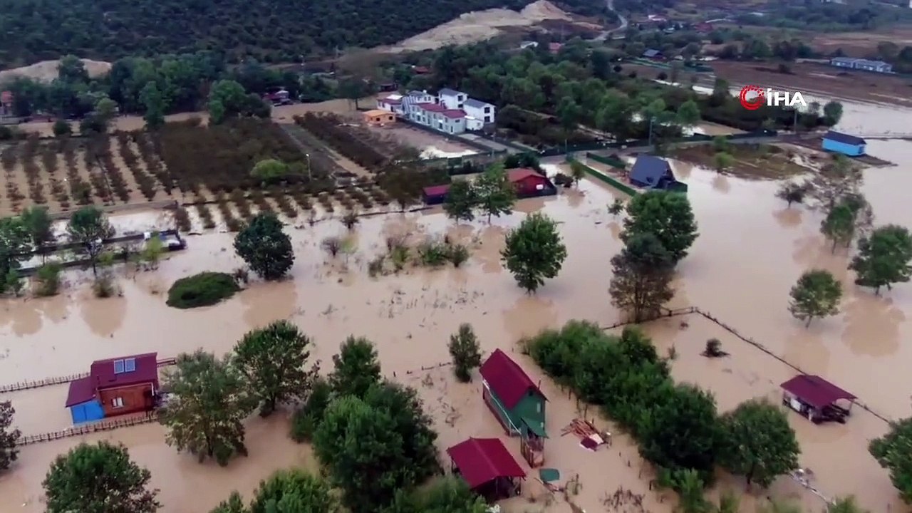 Şile'de Şiddetli Yağış Sonucu Yeşilçay Deresi Taştı