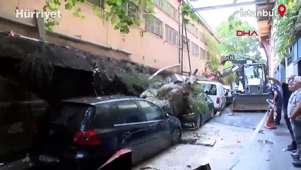 Zeytinburnu'nda istinat duvarı araçların üzerinde çöktü