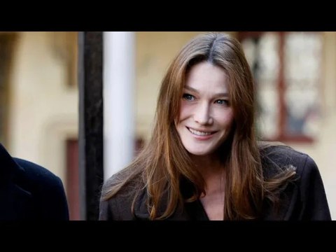 Carla Bruni :ce SMS à Brigitte Macron qui a tout changé entre Nicolas Sarkozy et Emmanuel Macron