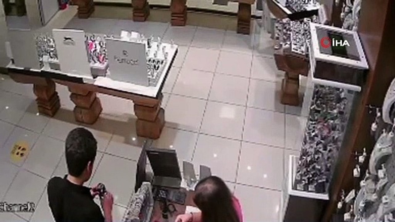Une montre d'une valeur de 60 mille TL a été volée sur un lieu de travail dans un centre commercial à Edremit