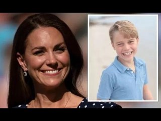 Il bel principe George sorride sulla spiaggia in affascinanti foto di compleanno scattate da Kate