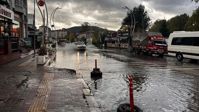 Bartın'da sağanak su baskınlarına sebep oldu