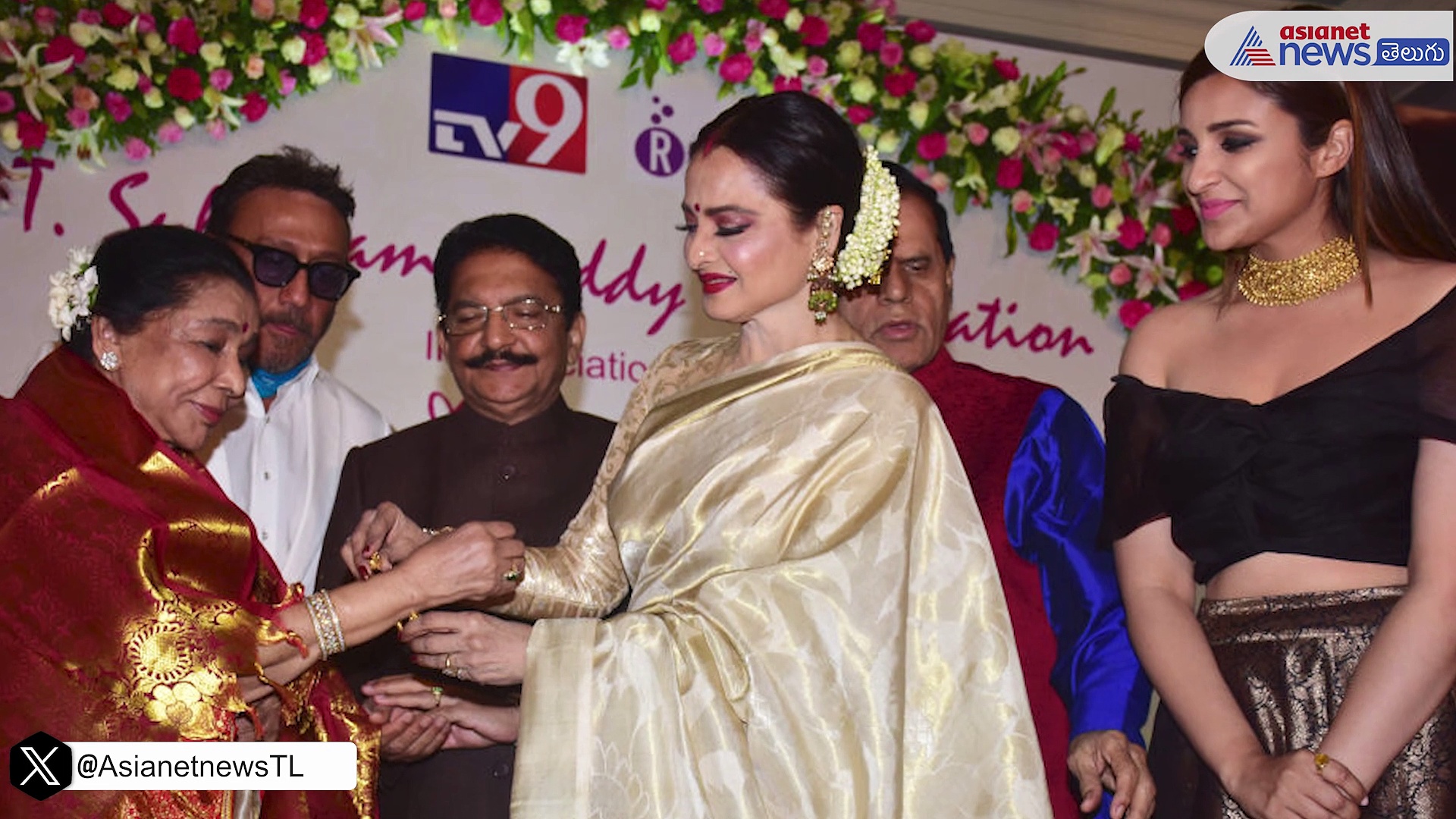 సీనియర్ హీరోయిన్ రేఖ ఎప్పుడు శారీనే ధరించడానికి కారణం ఏంటో తెలుసా..? ఇంటరెస్టింగ్ విషయాలు మీకోసం...