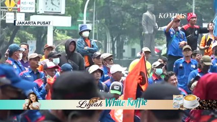 Kawal Sidang Putusan MK Soal UU Cipta Kerja, Massa Buruh Demo di Sekitar Patung Kuda!