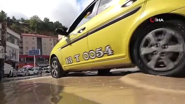 De fortes pluies ont provoqué des inondations et des glissements de terrain à Bitlis