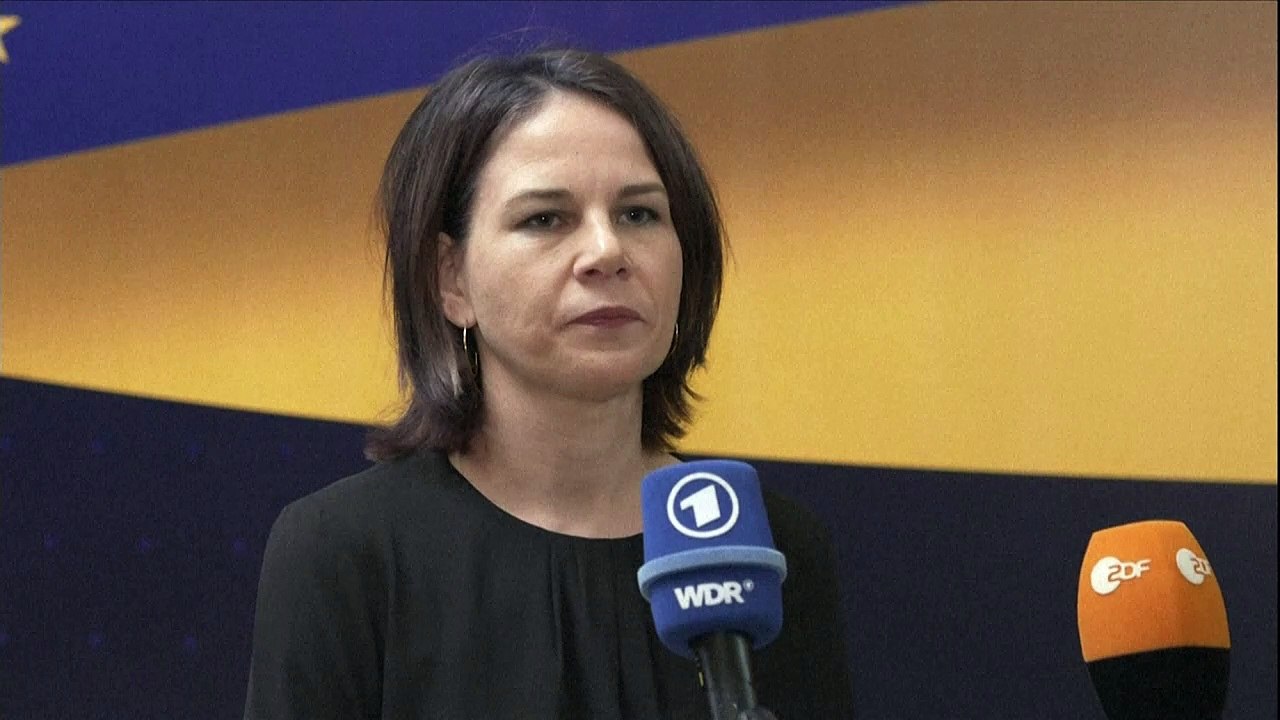 Baerbock: ukraine braucht "winter-schutzschirm"