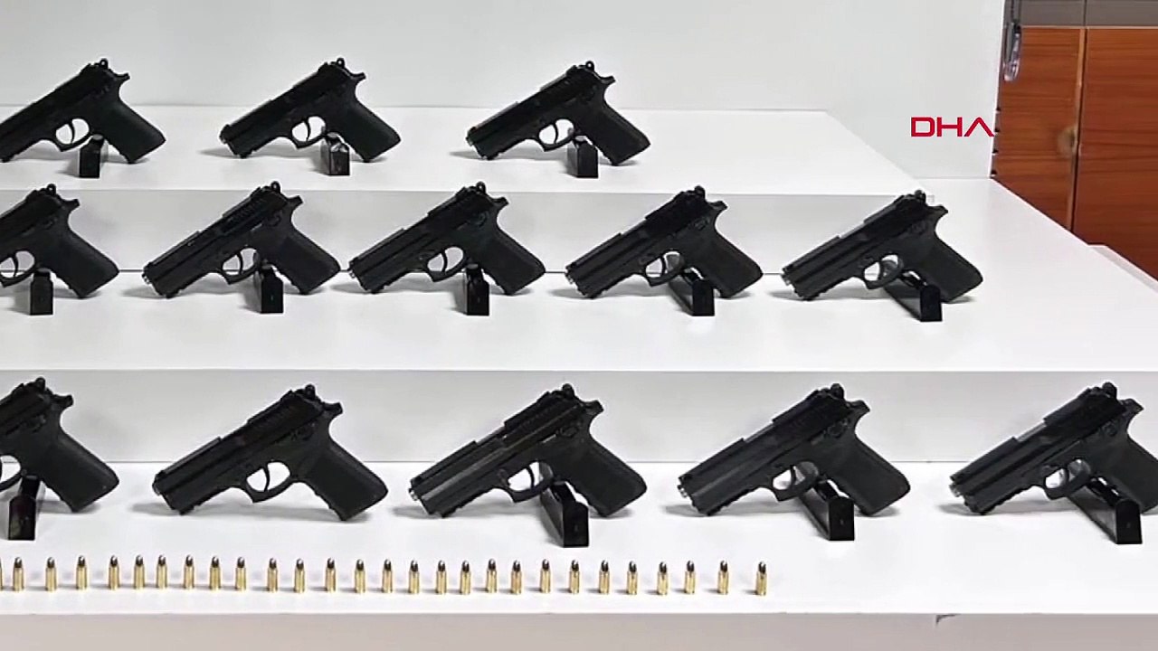 Opération d'armes dans un entrepôt de recyclage à Maltepe : 15 armes saisies