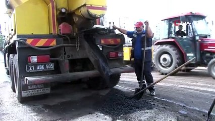La rue où le centre d'affaires s'est effondré lors du tremblement de terre est ouverte à la circulation