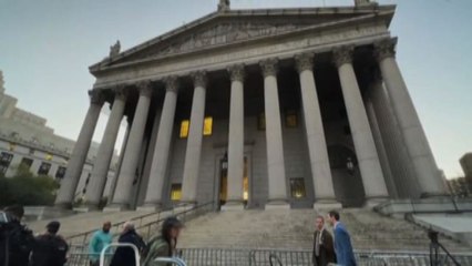 Trump atteso in tribunale: "Lotto per mio nome e reputazione"
