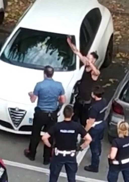 Ragazzo chiama i carabinieri perché i vigili urbani non hanno la mascherina ma viene arrestato!