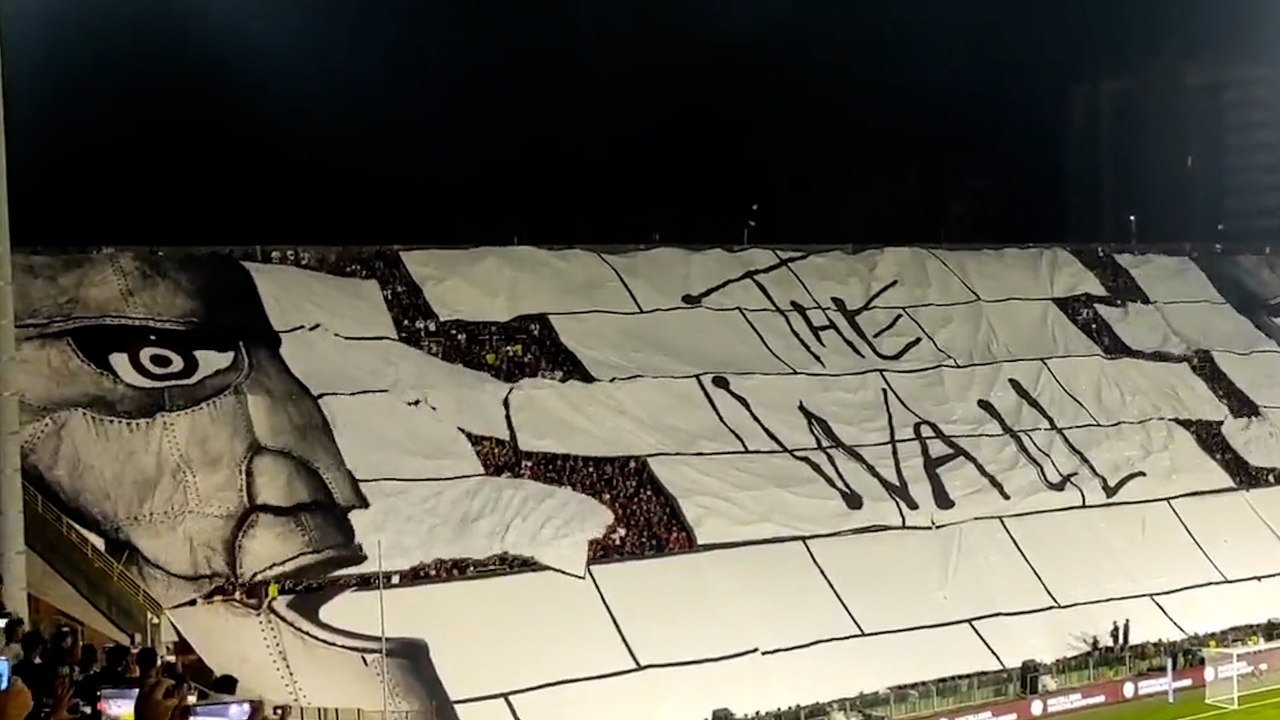 L’incroyable tifo animé de supporters italiens en hommage à Pink Floyd