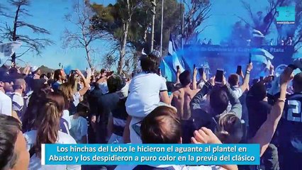 Los hinchas del Lobo le hicieron el aguante al plantel en Abasto y los despidieron a puro color en la previa del clásico