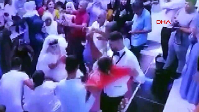 Damat gelinliği çekiştiren çocuğu yere fırlattı