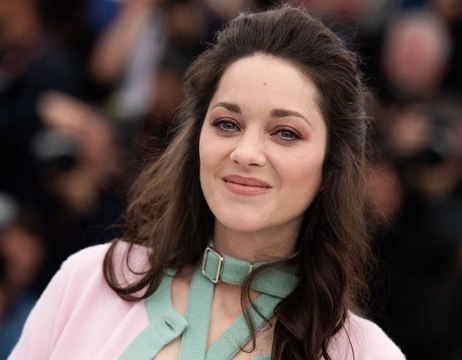 Marion Cotillard partage une photo d’enfance pour fêter ses 48 ans