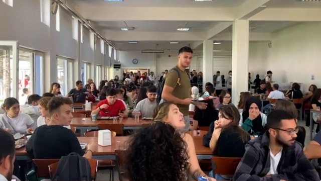 Ege Üniversitesi’nde öğrencilerden yemek zammı protestosu
