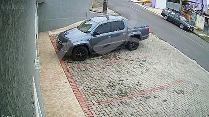 Suspeito de roubar caminhonete morre em confronto na Grande Curitiba