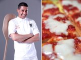 La pizza nel forno di casa del maestro pizzaiolo Ciro Salvo