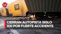 Choque entre camiones provoca cierre de la autopista Siglo Xi en Michoacán
