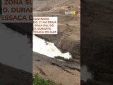 Turistas são arrastados por ondas e precisam ser resgatados por salva-vidas no RJ