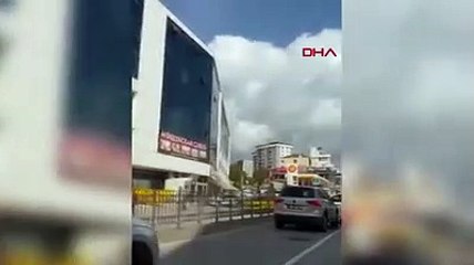 Trafikte maganda dehşeti! Yolu kesip darbetti