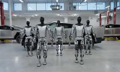 إيلون ماسك يكشف عن "أوبتيموس" ألرجل الآلي الذي يمارس اليوغا