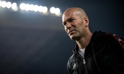 عودة زين الدين زيدان للملاعب بمبادرة سعودية