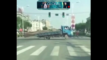 Un camion beaucoup trop chargé