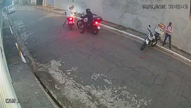 Voilà comment on empêche des voleurs de prendre votre moto... malin