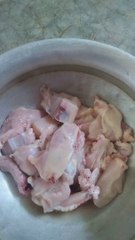 Many people don't know that chicken can be cooked by hand