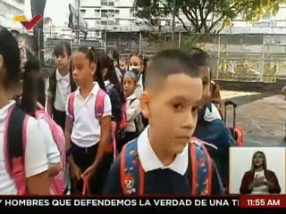 Caracas | Estudiantes aseguran sentirse emocionados por regreso a clases en el Liceo Eduardo Crema