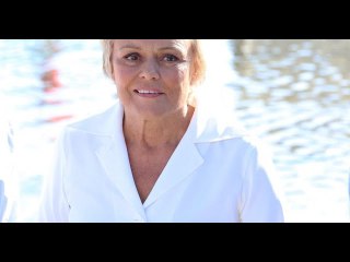 VIDEO: Muriel Robin enceinte à 19 ans : elle évoque cette grossesse et cet enfant qui aurait pu ryth