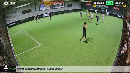 Faute de Lilian Faugere - GLOBE SOCCER