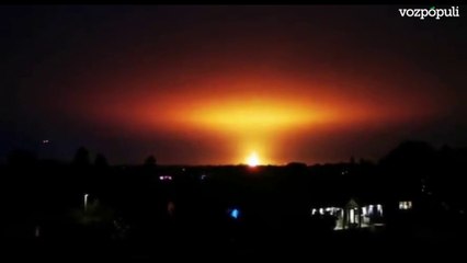 Una "explosión masiva" por un rayo en una planta de desechos genera una gran bola de fuego en Oxford