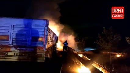 Şanlıurfa-Mardin karayolunda seyir halindeki tır yandı