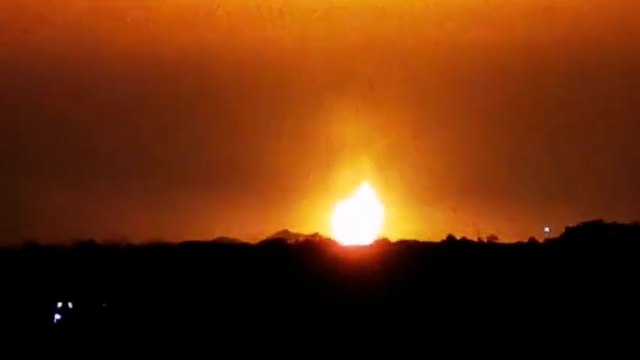 Oxford'da 'gizemli' patlama: Yangın gökyüzünü aydınlattı