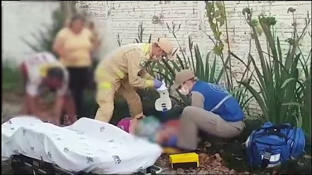 Idosa fica ferida ao cair depois de levar a capelinha na vizinha