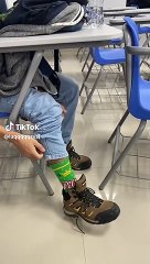 Joven utiliza peculiares medias y desata furor en TikTok