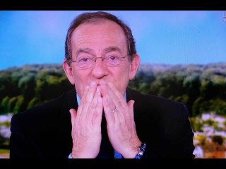 Jean-Pierre Pernaut bientôt ministre ? Sa mystérieuse réponse à l'offre de Nicolas Dupont Aignan !