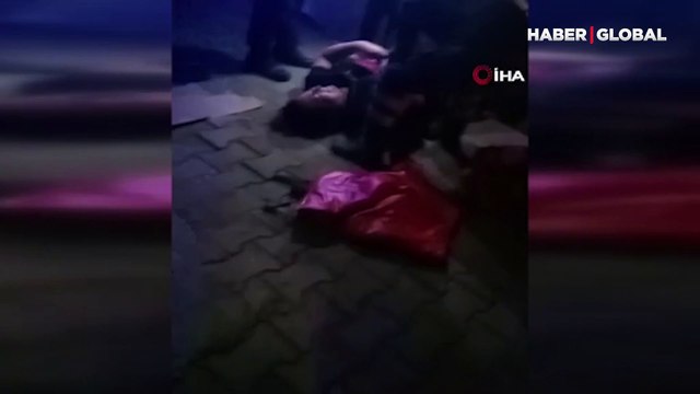 Korkunç kaza kamerada: Minibüs, park halindeki kamyona ok gibi saplandı! Ölü ve yaralılar var 